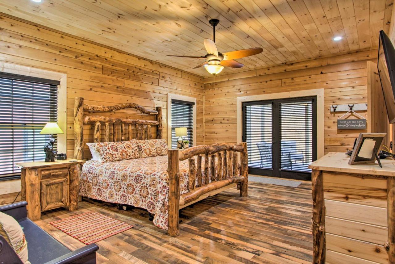 Riverfront Cabin With Hot Tub - 3 Miles To Dollywood ピジョンフォージ エクステリア 写真
