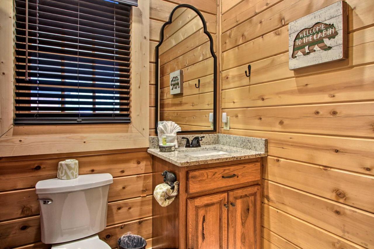 Riverfront Cabin With Hot Tub - 3 Miles To Dollywood ピジョンフォージ エクステリア 写真