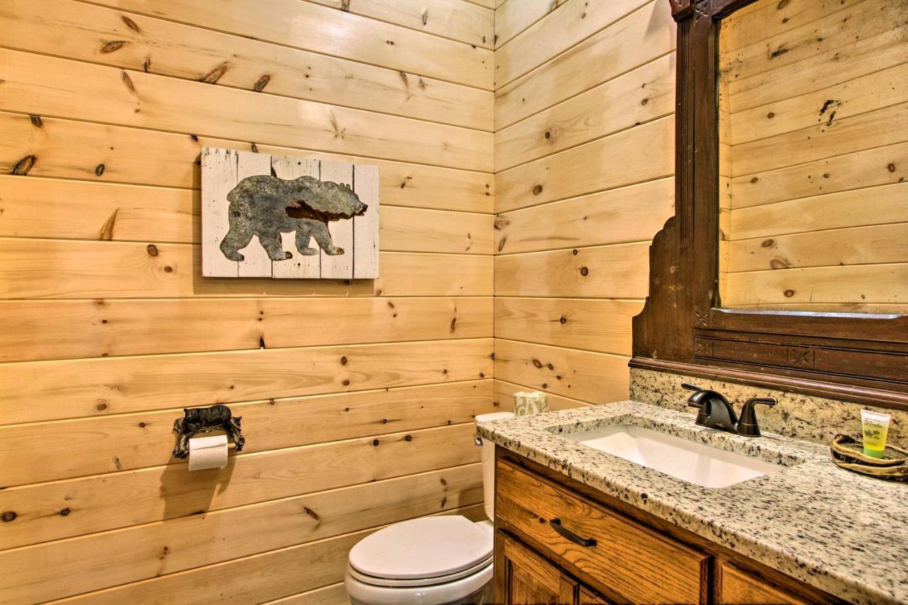 Riverfront Cabin With Hot Tub - 3 Miles To Dollywood ピジョンフォージ エクステリア 写真